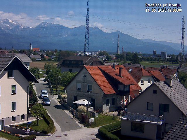 Pogled s postaje proti Krvavcu ob 12:00