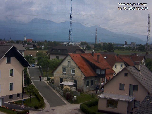 Pogled s postaje proti Krvavcu ob 12:00