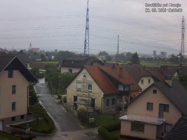 Pogled s postaje proti Krvavcu ob 12:00