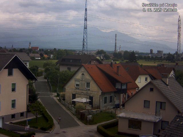 Pogled s postaje proti Krvavcu ob 12:00