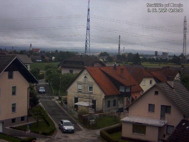 Pogled s postaje proti Krvavcu ob 12:00