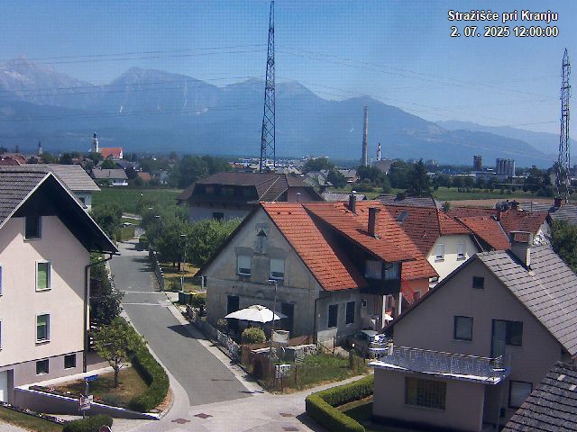 Pogled s postaje proti Krvavcu ob 12:00