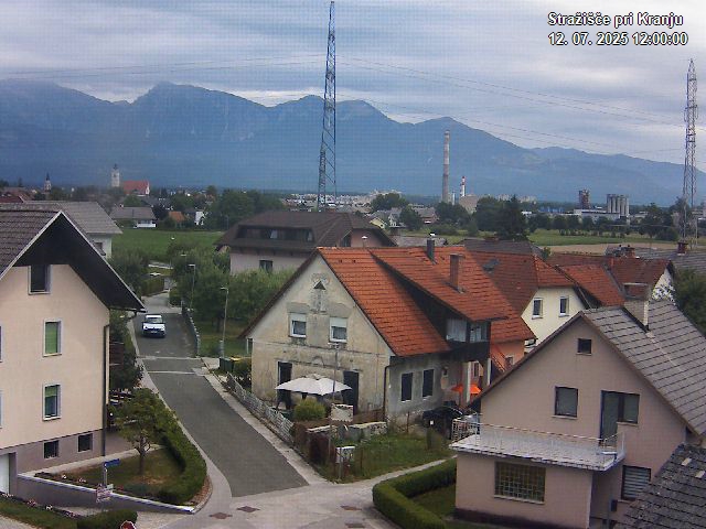 Pogled s postaje proti Krvavcu ob 12:00