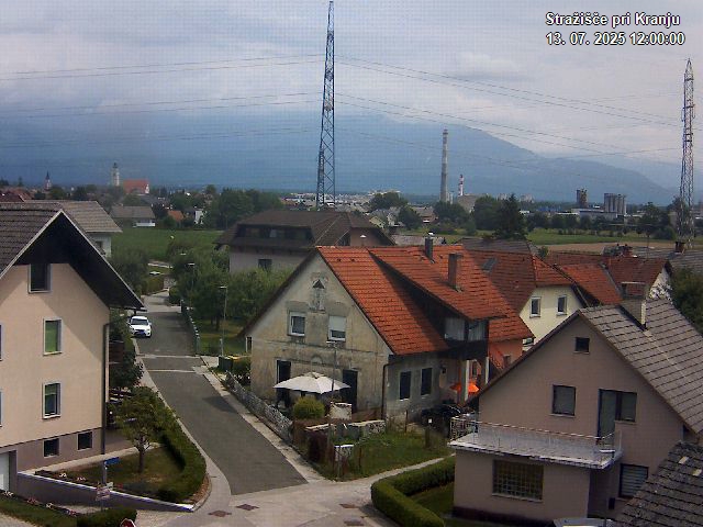 Pogled s postaje proti Krvavcu ob 12:00