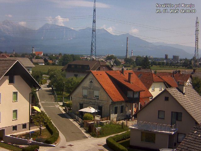 Pogled s postaje proti Krvavcu ob 12:00