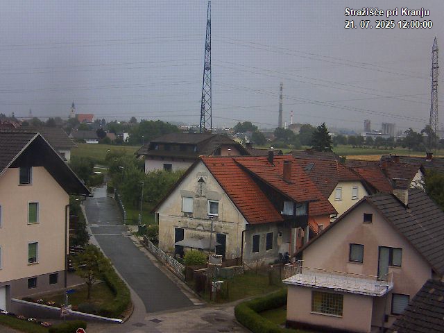 Pogled s postaje proti Krvavcu ob 12:00
