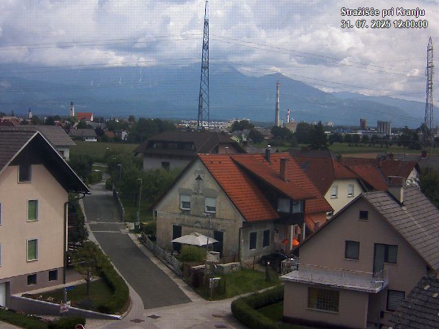 Pogled s postaje proti Krvavcu ob 12:00