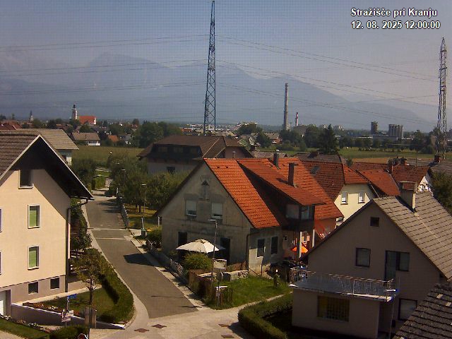 Pogled s postaje proti Krvavcu ob 12:00