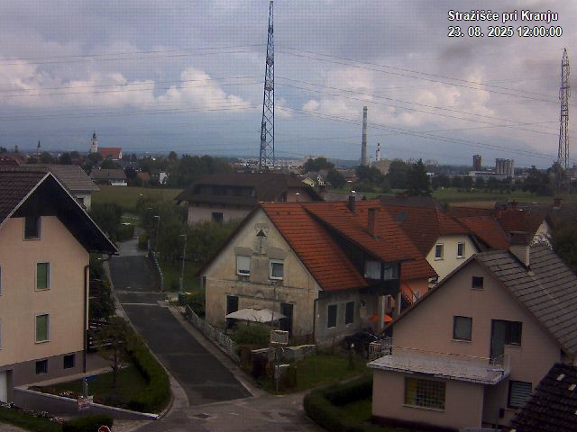 Pogled s postaje proti Krvavcu ob 12:00