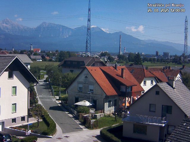 Pogled s postaje proti Krvavcu ob 12:00