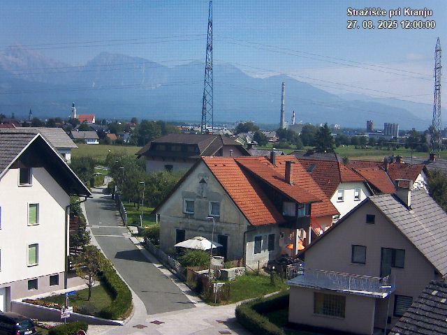 Pogled s postaje proti Krvavcu ob 12:00