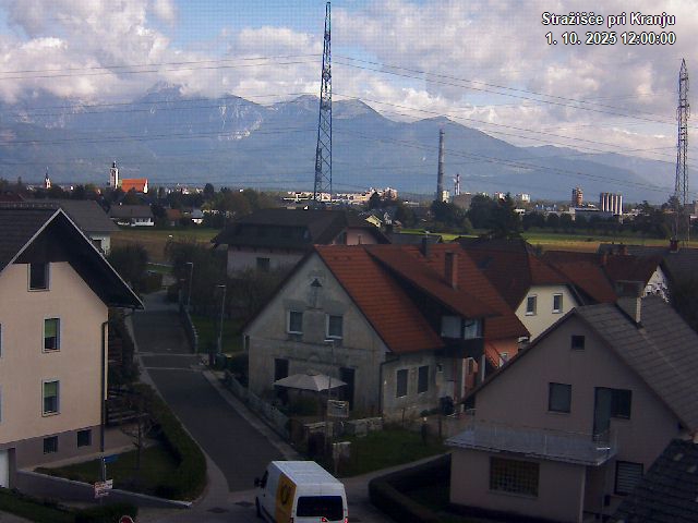 Pogled s postaje proti Krvavcu ob 12:00
