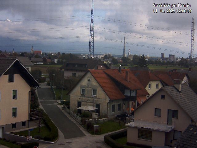 Pogled s postaje proti Krvavcu ob 12:00
