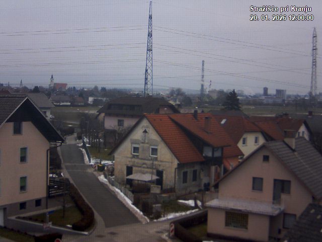 Pogled s postaje proti Krvavcu ob 12:00