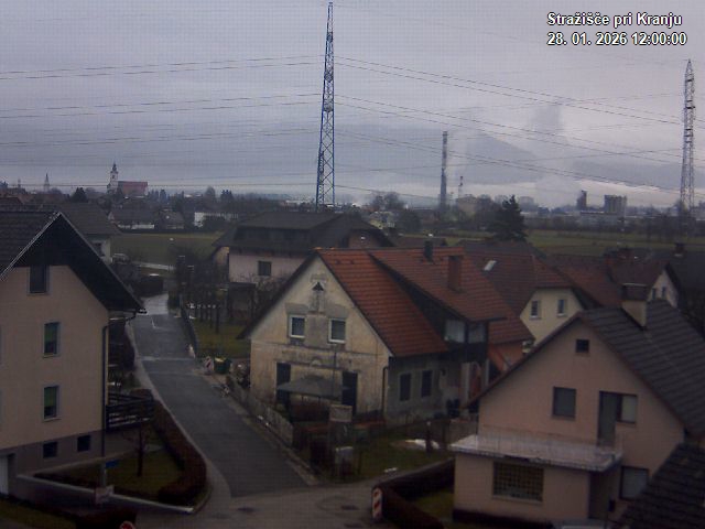 Pogled s postaje proti Krvavcu ob 12:00