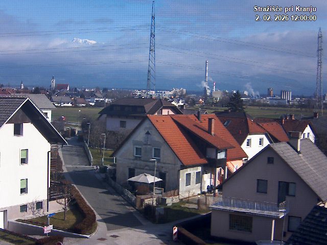Pogled s postaje proti Krvavcu ob 12:00