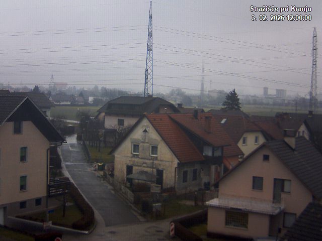 Pogled s postaje proti Krvavcu ob 12:00
