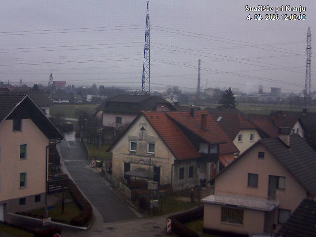 Pogled s postaje proti Krvavcu ob 12:00