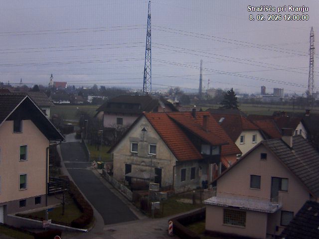 Pogled s postaje proti Krvavcu ob 12:00