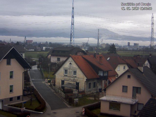 Pogled s postaje proti Krvavcu ob 12:00