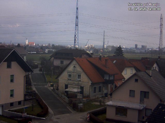 Pogled s postaje proti Krvavcu ob 12:00