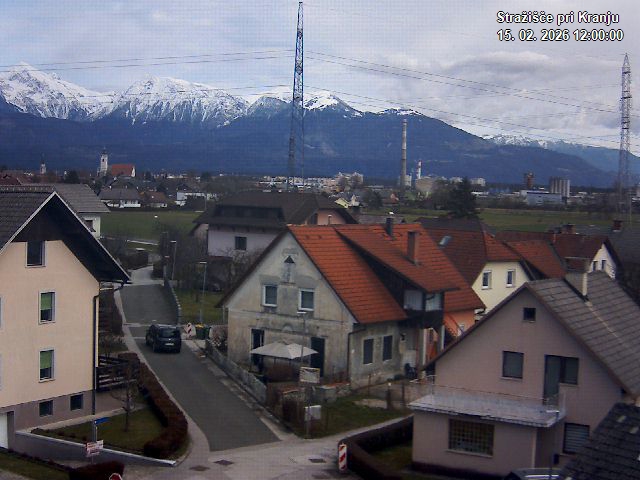 Pogled s postaje proti Krvavcu ob 12:00
