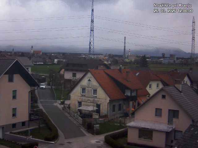 Pogled s postaje proti Krvavcu ob 12:00