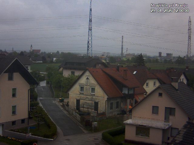 Pogled s postaje proti Krvavcu ob 12:00