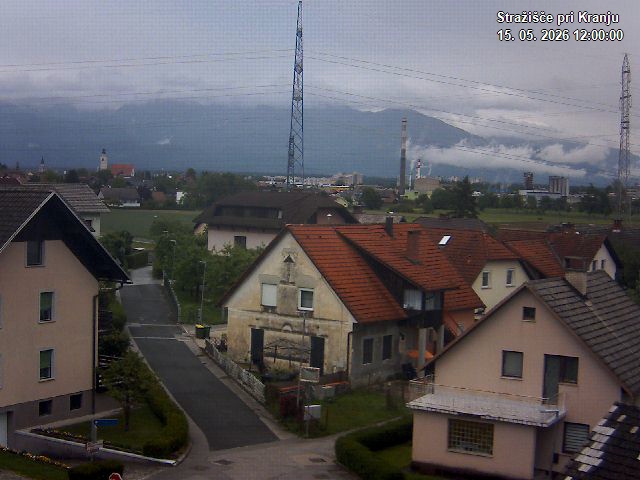 Pogled s postaje proti Krvavcu ob 12:00