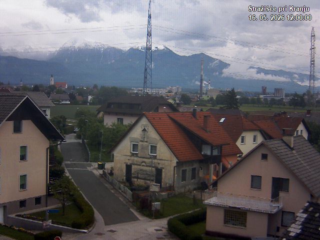 Pogled s postaje proti Krvavcu ob 12:00
