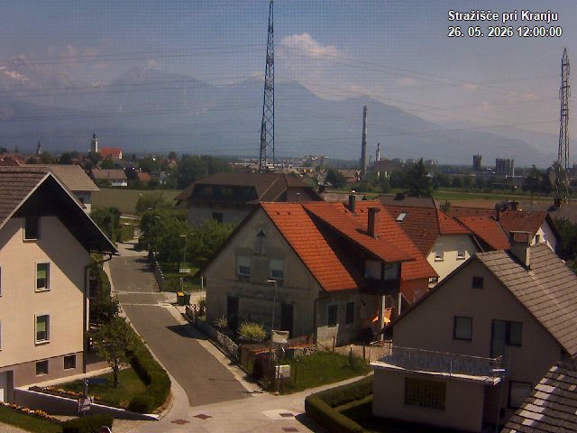Pogled s postaje proti Krvavcu ob 12:00