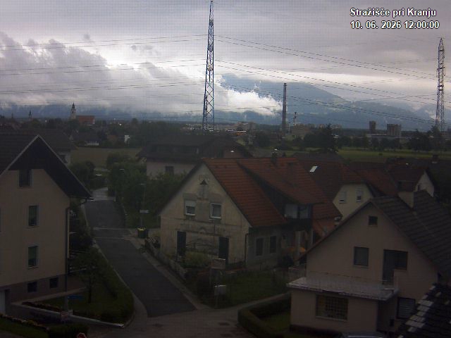 Pogled s postaje proti Krvavcu ob 12:00