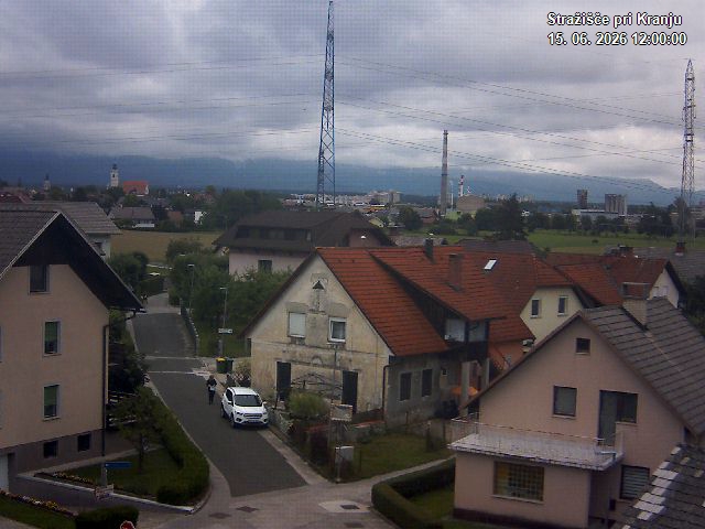 Pogled s postaje proti Krvavcu ob 12:00