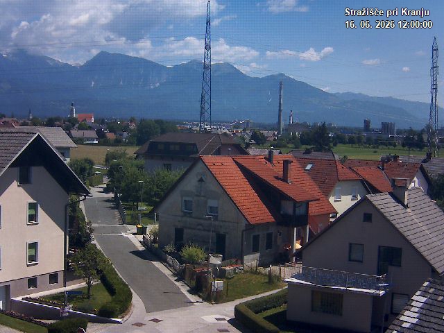 Pogled s postaje proti Krvavcu ob 12:00