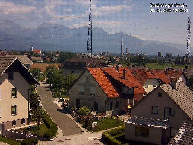 Pogled s postaje proti Krvavcu ob 12:00