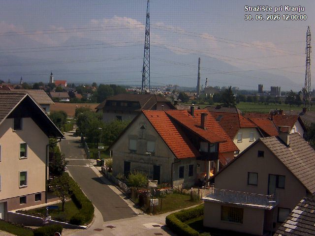 Pogled s postaje proti Krvavcu ob 12:00