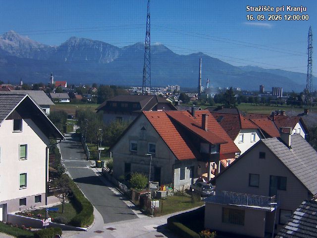 Pogled s postaje proti Krvavcu ob 12:00
