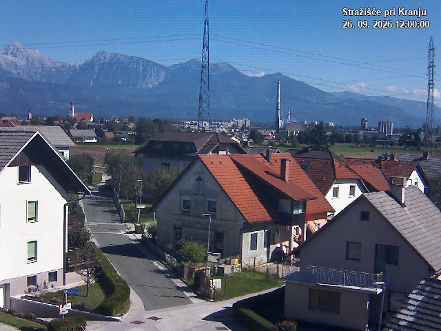 Pogled s postaje proti Krvavcu ob 12:00