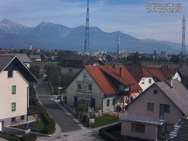 Pogled s postaje proti Krvavcu ob 12:00
