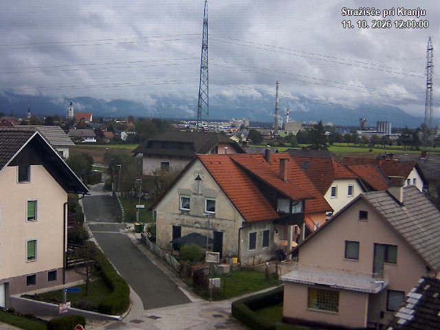 Pogled s postaje proti Krvavcu ob 12:00