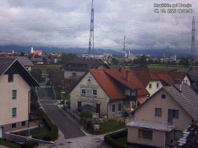 Pogled s postaje proti Krvavcu ob 12:00