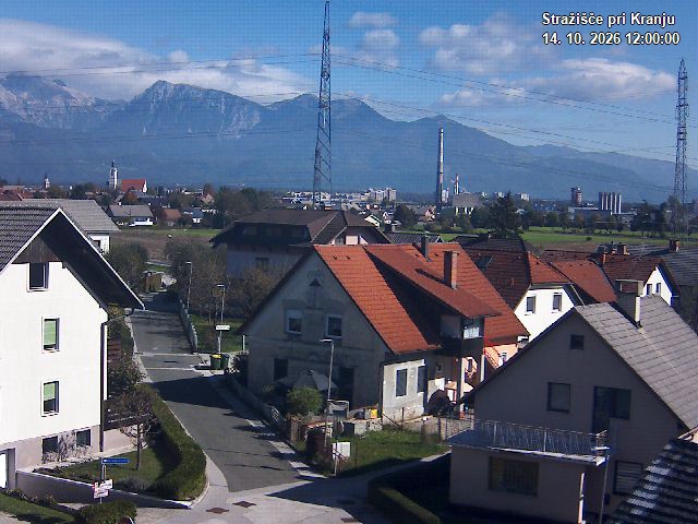 Pogled s postaje proti Krvavcu ob 12:00