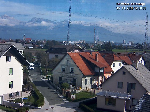 Pogled s postaje proti Krvavcu ob 12:00
