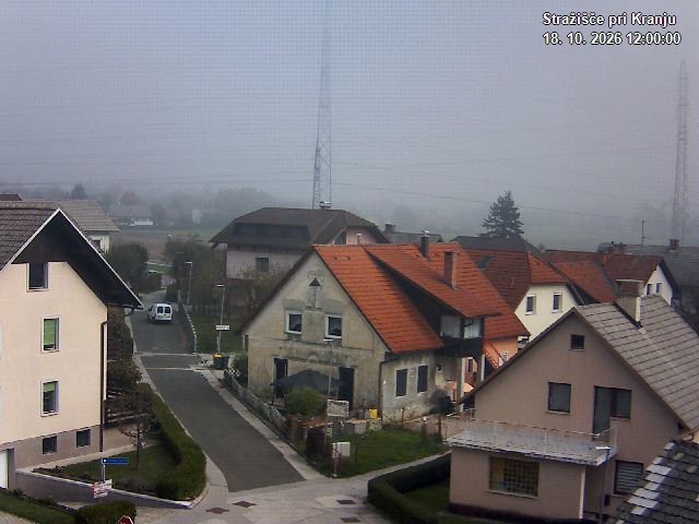 Pogled s postaje proti Krvavcu ob 12:00