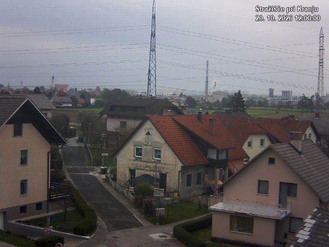 Pogled s postaje proti Krvavcu ob 12:00