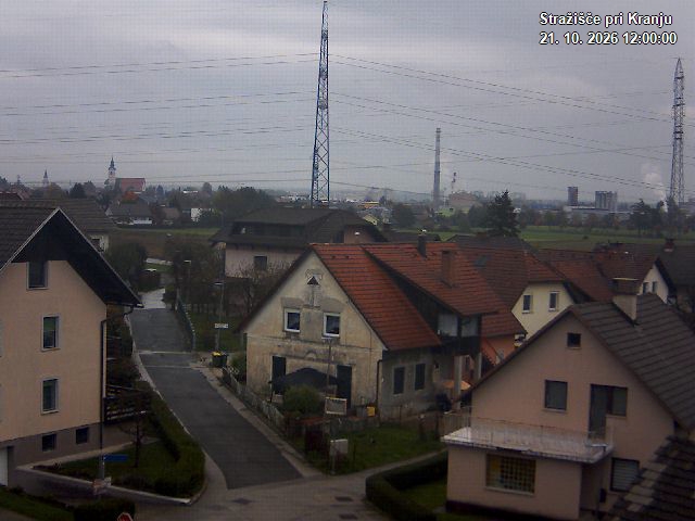 Pogled s postaje proti Krvavcu ob 12:00