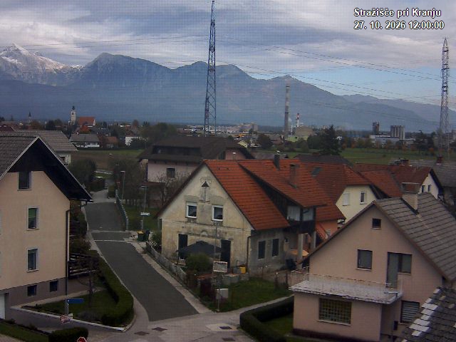 Pogled s postaje proti Krvavcu ob 12:00