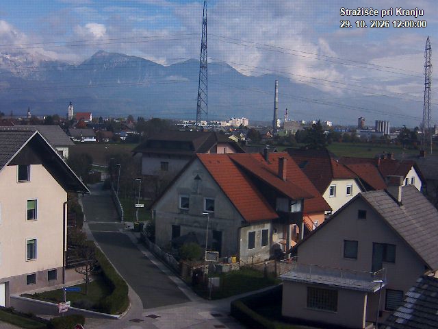 Pogled s postaje proti Krvavcu ob 12:00